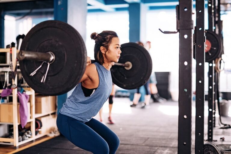 How to Build Muscle and Strength: A Complete Workout Plan for Beginners