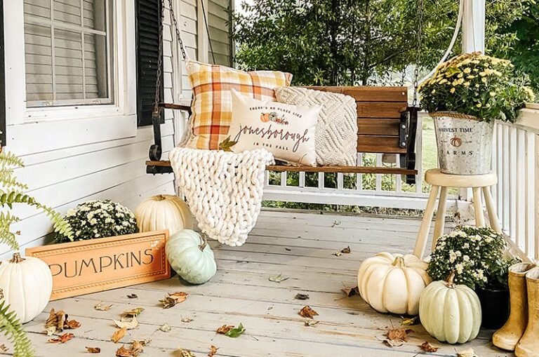 How to Create a Cozy and Inviting Fall Porch: Tips and Ideas from HGTV Experts