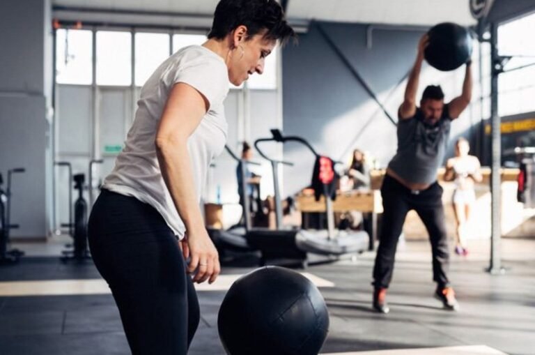 The Benefits of High-Intensity Interval Training (HIIT): How to Burn More Calories and Improve Your Cardiovascular Health in Less Time