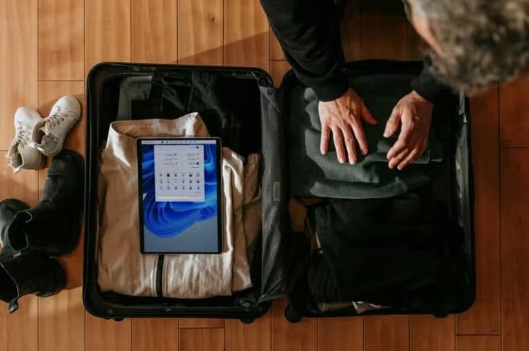 Gadgets for Travel Enthusiasts: Must-Haves for the Modern Explorer