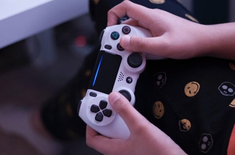 The Evolution of Gaming Gadgets: From Atari to Virtual Reality